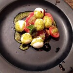 Osteria ARBUONO - トマトとモッツァレラチーズのカプレーゼ