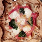 Osteria ARBUONO - 星形マルゲリータピザ