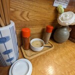 らぁめん 一福 - にんにくが置いてあるのは意外だった。