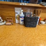 らぁめん 一福 - 卓上。置物が可愛らしい。