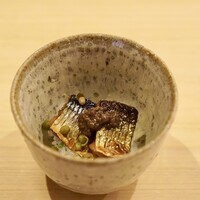 すし処 睦月 - さんま御飯わた炊いたものと山椒のせて