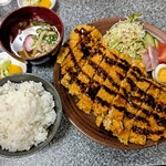 Gonsaku - ジャンボチキンカツ定食