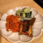 大衆すき焼き とみい - キムチ盛り合わせ
      白菜、オクラ、きゅうり