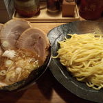 つけ麺屋 やすべえ - つけ麺（中盛）チャーシュートッピング