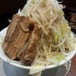 ラーメン　肉を喰らえ!! - ラーメン 野菜マシマシ\680！!