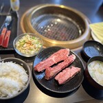 肉工房 初栄 - 料理写真:ミニステーキ定食