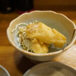 長崎の味処 鮨・割烹さくらい - 突き出しは、イカの天ぷら