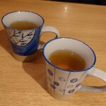 大衆すき焼き とみい - 温かい緑茶
      
      温かいお茶は、
      ウーロン茶、緑茶、ジャスミンティーがあります。