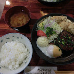 本日のスペシャルランチ～温玉てりやきハンバーグ＆カキフライ（1,050円）