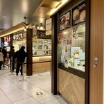 Ekisoba - えきそばは阪神百貨店側入口から右奥の店（写真右）