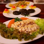 Kinkoku - 前菜3種
                        蒸し鶏の生姜かけ･椎茸の醤油漬け･クラゲ