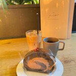 タワーコーヒー - カフェオレアイスと生チョコロールケーキとオリジナルブレンドコーヒー