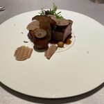 ASAHINA Gastronome - ブルターニュ産仔牛＆セップ茸 しっとりとロティし、セップ茸のデクリネゾン ヘーゼルナッツの香るトリュフのクーリとそのラメル