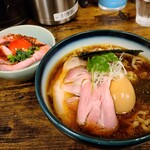 Mendokoro Arisa - 醤油らぁ麺特製＆燻レアチャー丼＋卵黄