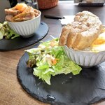 Cafe & Bar CARESS - ローストポーク丼と角煮丼