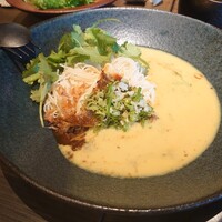 SAAWAAN BISTRO - 真鯛のターメリックカレー