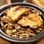 麻布 塊 - 黒舞茸と鶏の炊き込みご飯