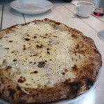 ドットーレ - ４種のチーズのピッツァ