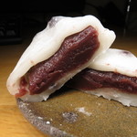 Iseya mochi gashi ten - 豆大福　こしあん断面