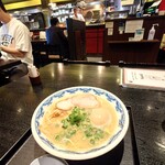 博多麺房 赤のれん 丸ビル店 - 