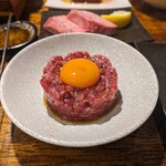 Yakiniku Kingu Kongu - 黒毛和牛最高級ユッケ∶1408円