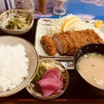 とんかつ山車 - 料理写真:ヒレカツ200g(定食) ¥2,200(税込)
