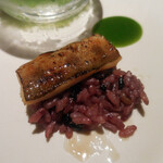 アコルドゥ - 奈良の黒米と焼いた穴子；アップ