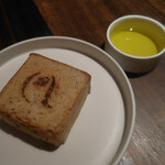 アコルドゥ - パン、オリーブオイル