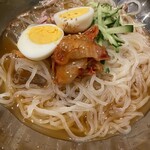 Maneki Gyuu - 優しい味、お酢をかけると美味しさ増し（792円）