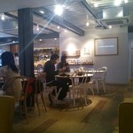 キユーピー３分クッキング - キューピー３分クッキングの歴史が店内の映像でも紹介されています。