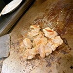 Okonomiyaki Sousuke - 鶏ハラミ。味が染み込んでるぅ