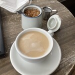 マツガミネコーヒービルヂング - ミルクティー、ザラメ、温められたミルク