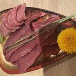 もつ鍋・肉刺し処 たてがみ - 馬刺し