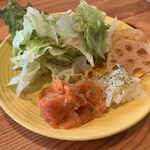 バナナカフェ - カレーについてくるサラダ