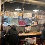 いくどん - 店内モクモクです。