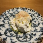 創作鉄板 粉者東京 - 自家製豆腐　オリーブオイルと塩、削りトマト