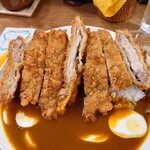 カリーハウス コロンボ - カツ断面 両端・中心：2023/11/25