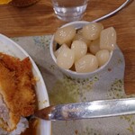 カリーハウス コロンボ - らっきょうを「二つ」オーダーすると、器に山盛りの図：2023/11/25