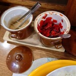 カリーハウス コロンボ - 薬味は、甘酢生姜(寿司ガリ)と福神漬の２種：2023/11/25