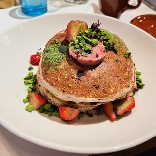 『タイムセール』ゆめかわパンケーキ♡仲良しヒヨコ 横浜【初出店】／8段重ねのパンケーキ！？大阪で行列の出来るパン