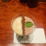 BAROSSA cocktailier - ② ラフランス+南仏修道院のジン+白ワイン、ウォッカ+ベルギー産チョコのショコラソース