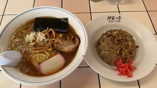 伊豆っ子ラーメン - Aセット 納豆チャーハン・ラーメン 1200円。