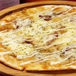 TENJIN Dining MiST - ピザの中で一番人気のてりやきチキン！800円
