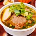 ベトナム料理専門店 ハスナム - ブンボーフェ（辛口牛肉米粉麺）