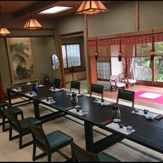 The calm Japanese-style private room is also suitable for business occasions such as entertainment and business negotiations.
