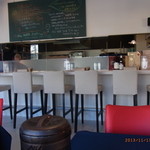 マスターがチラリと。