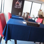 太陽カレー - 明るい店内に変身しました。