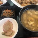 天ぷら 彦まつ - お味噌汁＆お新香＆きんぴらごぼう