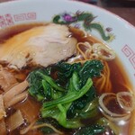 そば処 更科 - 茎の部分にシャキシャキ感を残した、絶妙な茹で加減が見事な小松菜。