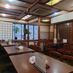 そば処 更科 - 二階は余裕あるスペースです。